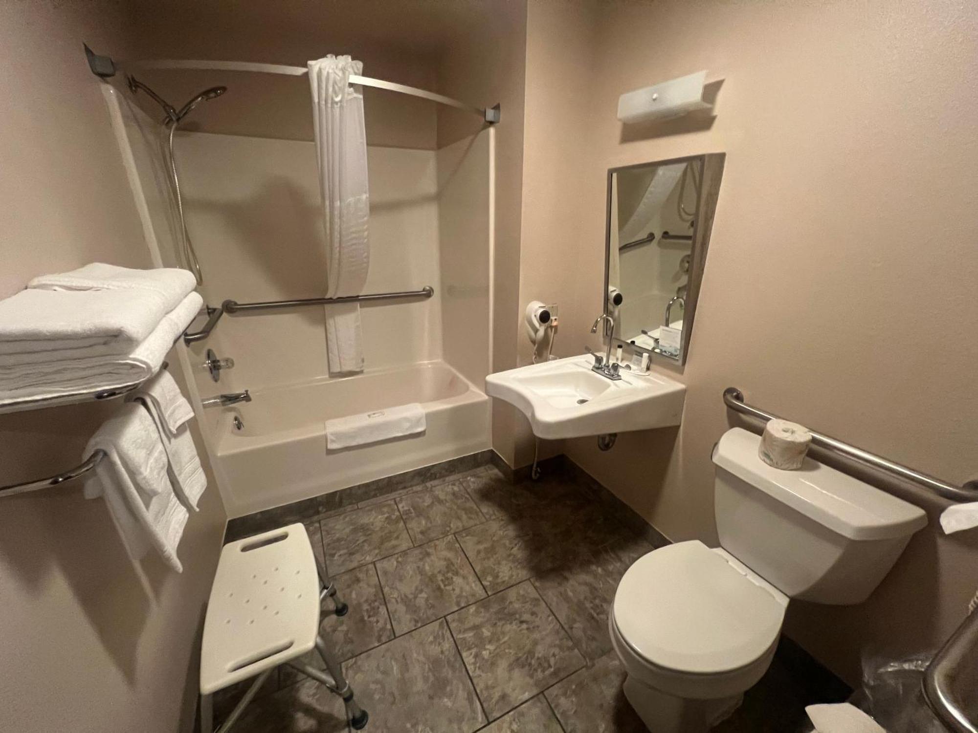 Super 8 By Wyndham Sturgis Hotel Ngoại thất bức ảnh