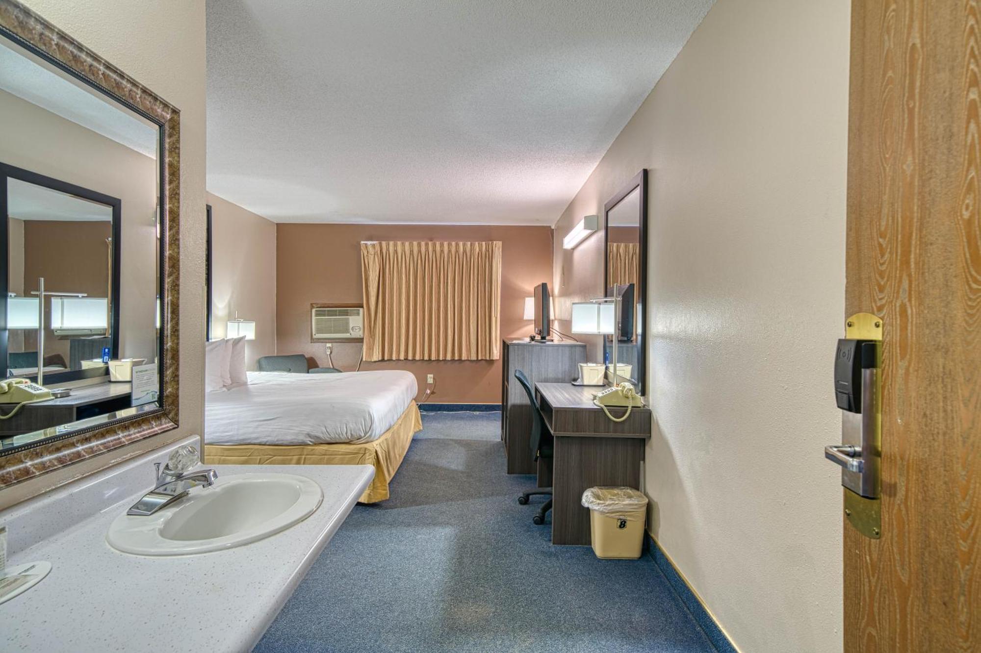 Super 8 By Wyndham Sturgis Hotel Ngoại thất bức ảnh