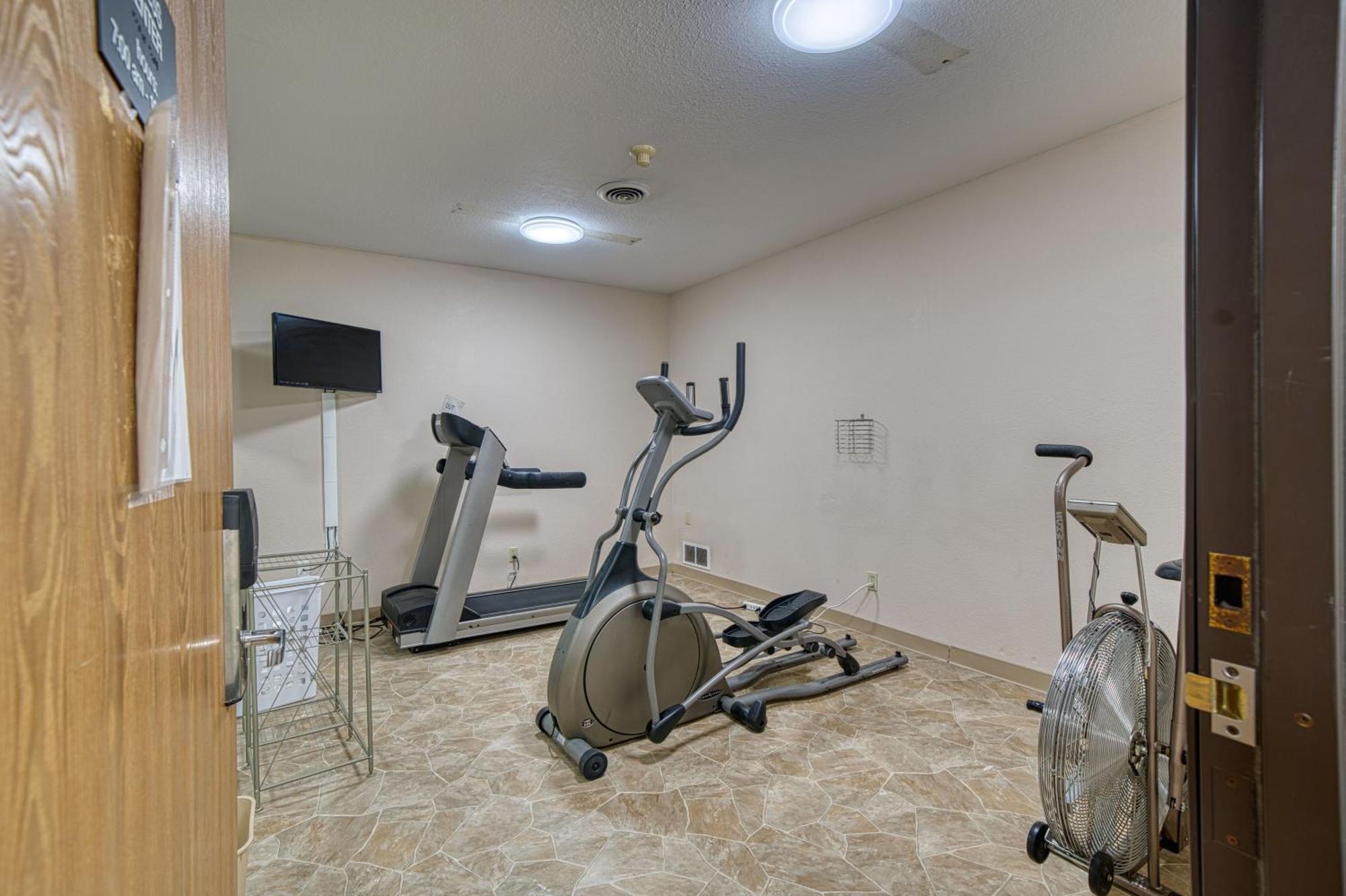 Super 8 By Wyndham Sturgis Hotel Ngoại thất bức ảnh