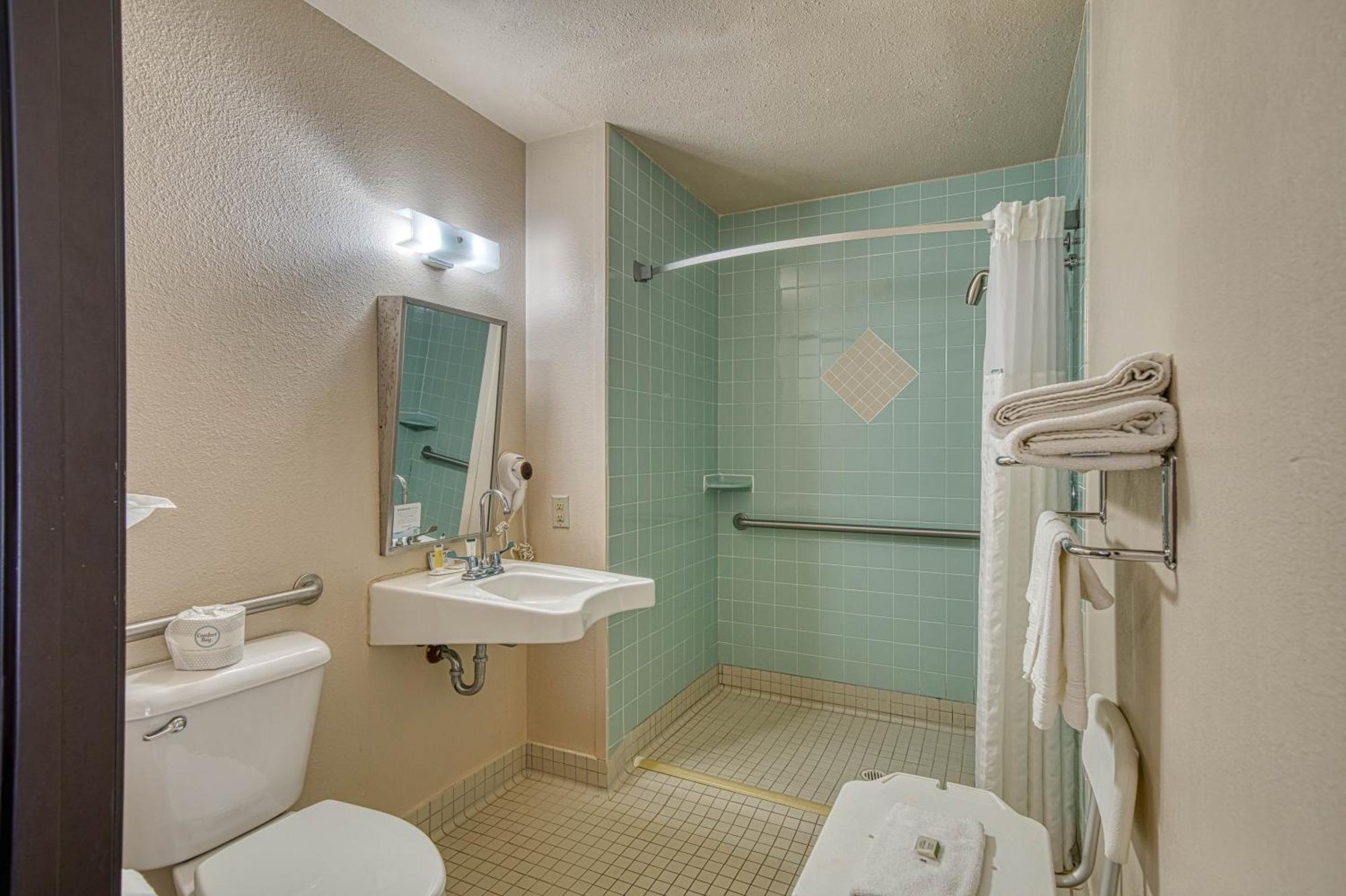 Super 8 By Wyndham Sturgis Hotel Ngoại thất bức ảnh